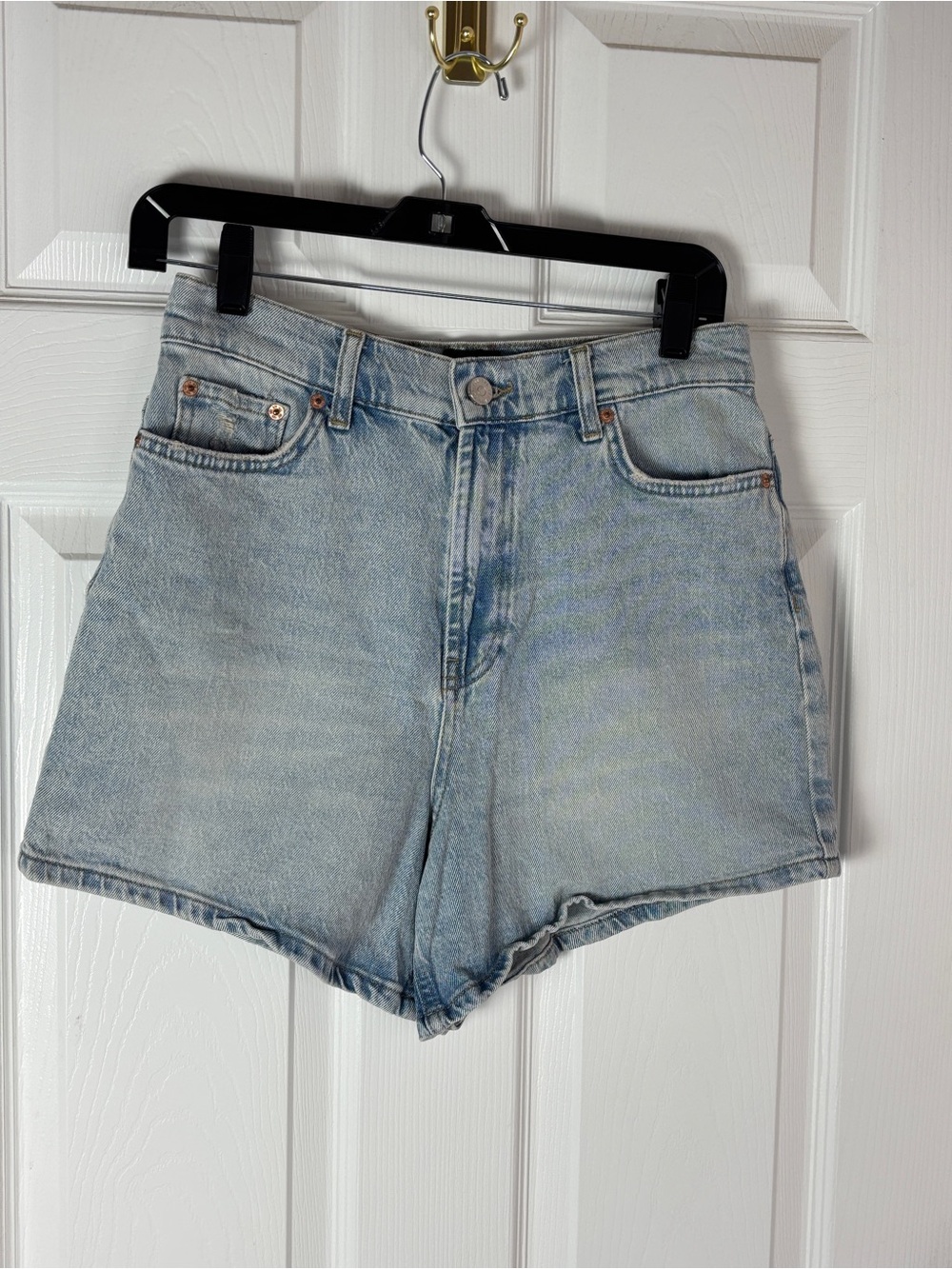 BDG Urban Outfitters Women’s High Rise Mom Denim Shorts Light Wash Size 28 Distr